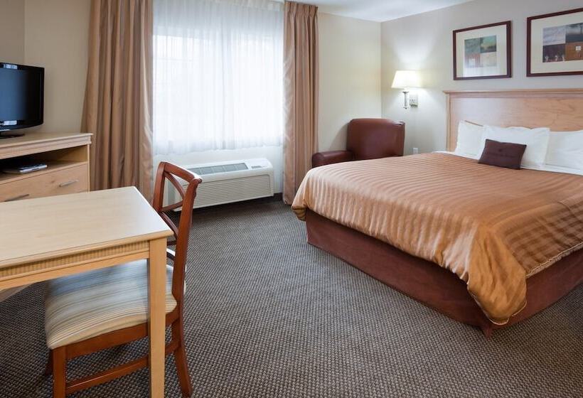 Suite Adapted for people with reduced mobility, Candlewood Suites Milwaukee Brown Deer