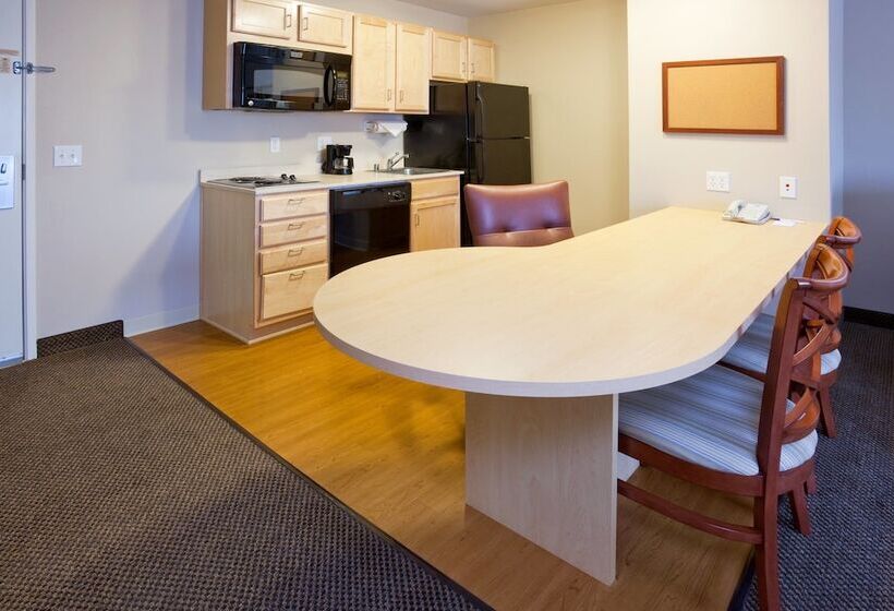 Suite, Candlewood Suites Milwaukee Brown Deer