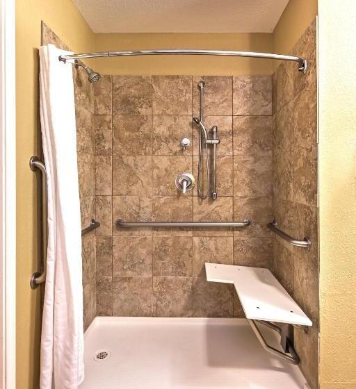 Suite Adapted for people with reduced mobility, Candlewood Suites Pearland