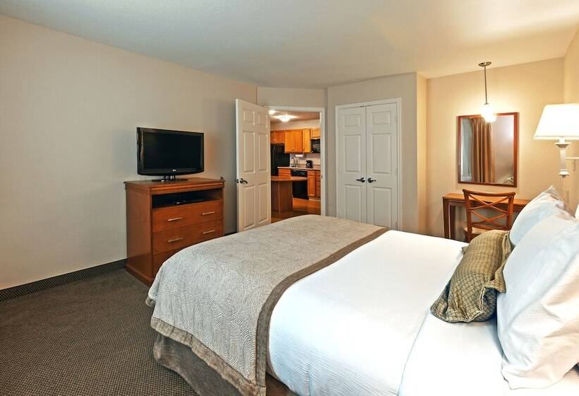 Suite Adapted for people with reduced mobility, Candlewood Suites Pearland