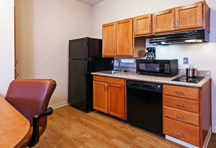 Suite Adapted for people with reduced mobility, Candlewood Suites Pearland