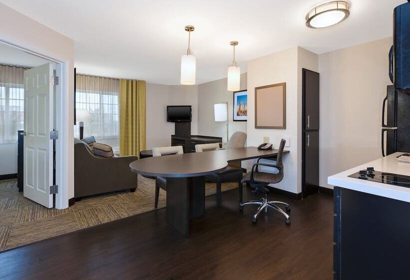 Suite Adapted for people with reduced mobility, Candlewood Suites Polaris