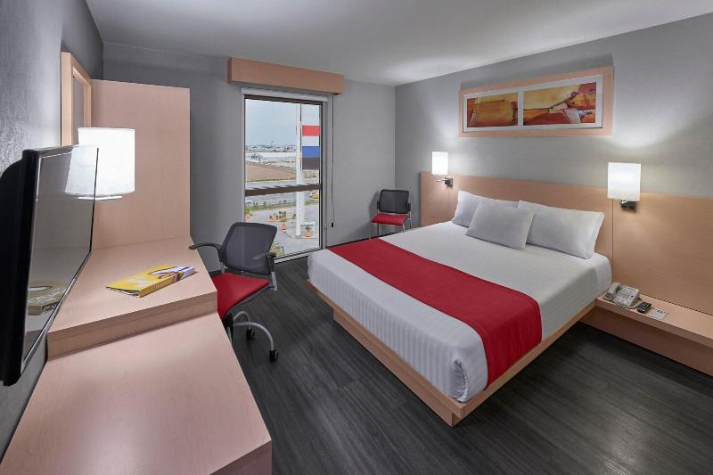 اتاق استاندارد با تخت دو نفره بزرگ, City Express Torreón