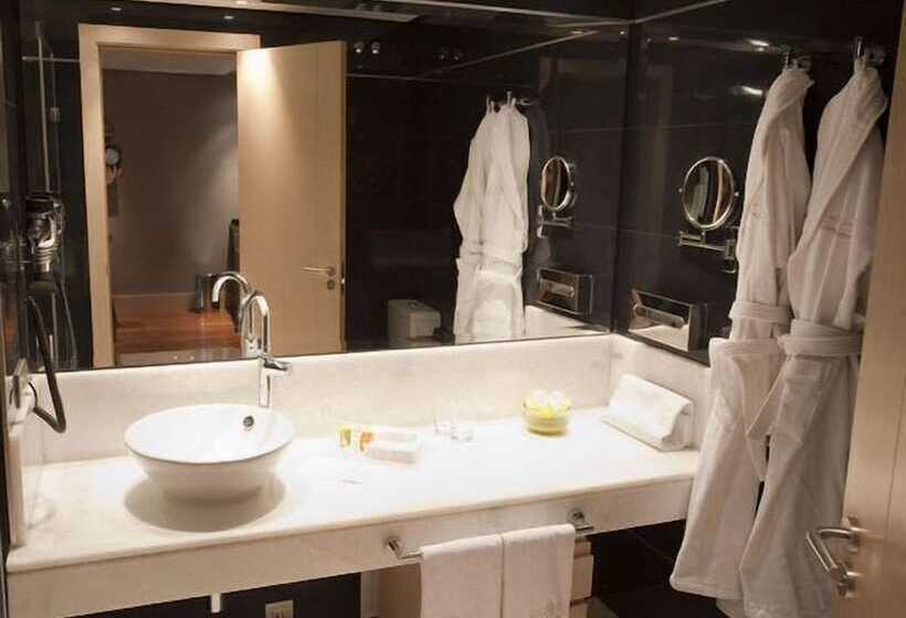 سوییت لوکس, Nexus Valladolid Suites &