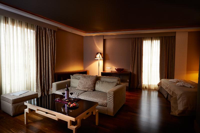 سوییت لوکس, Nexus Valladolid Suites &