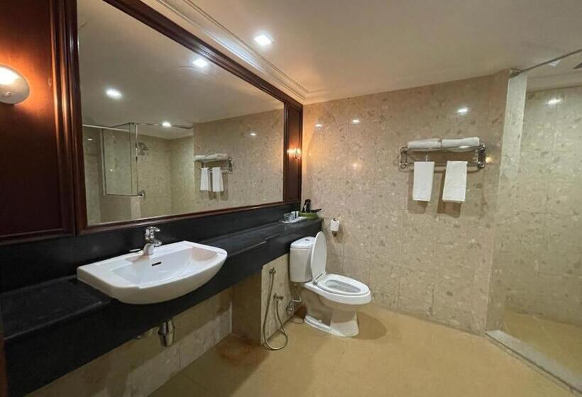 اتاق لوکس با تخت بزرگ, Oriental Crystal