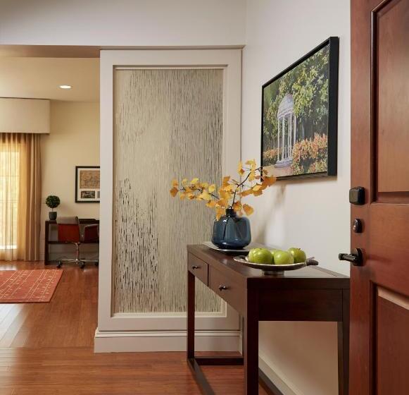 سوئیت با تخت بزرگ, Rizzo Center, A Destination By Hyatt