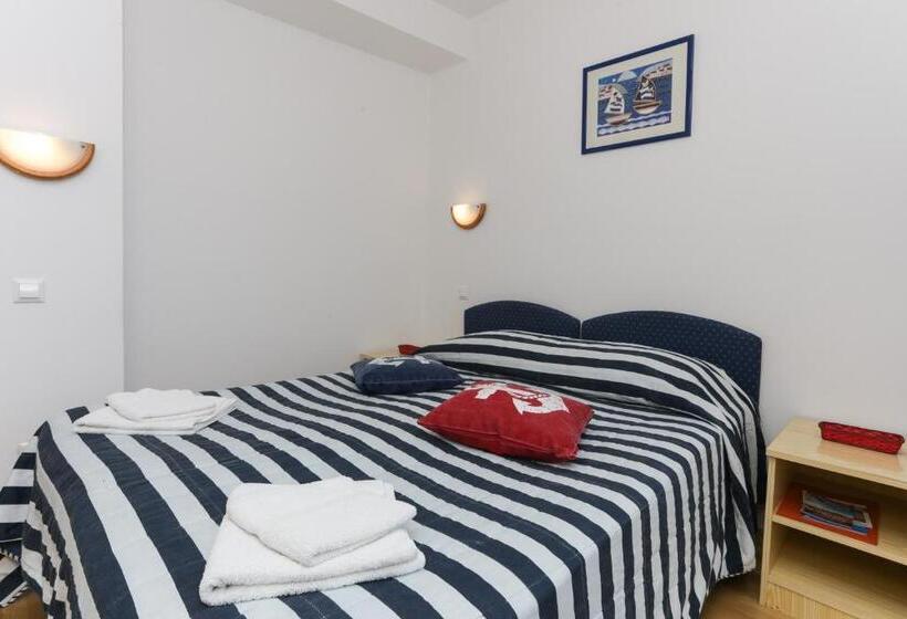 带城市景观带一个卧室的公寓, K Apartments