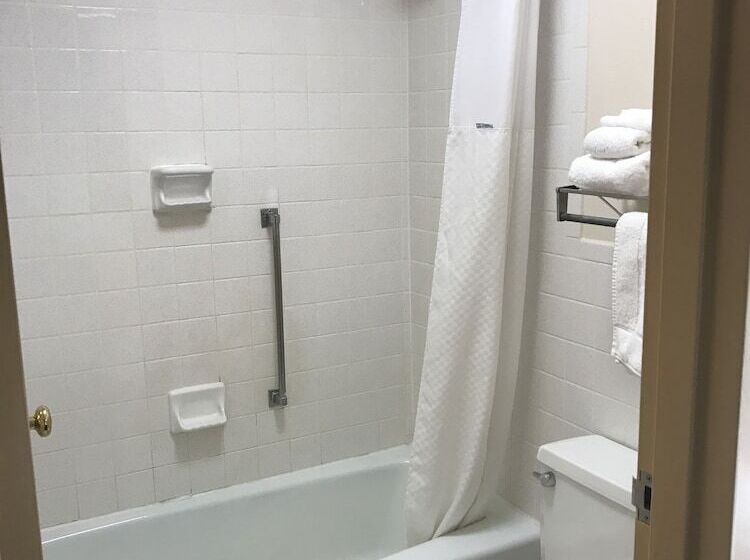 Standard Room 2 Double Beds, Days Inn & Conf Center By Wyndham Southern Pines Pinehurst