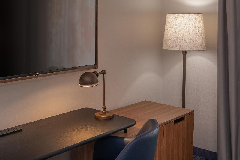 اتاق استاندارد با تخت بزرگ, Fairfield Inn & Suites By Marriott Brunswick Freeport