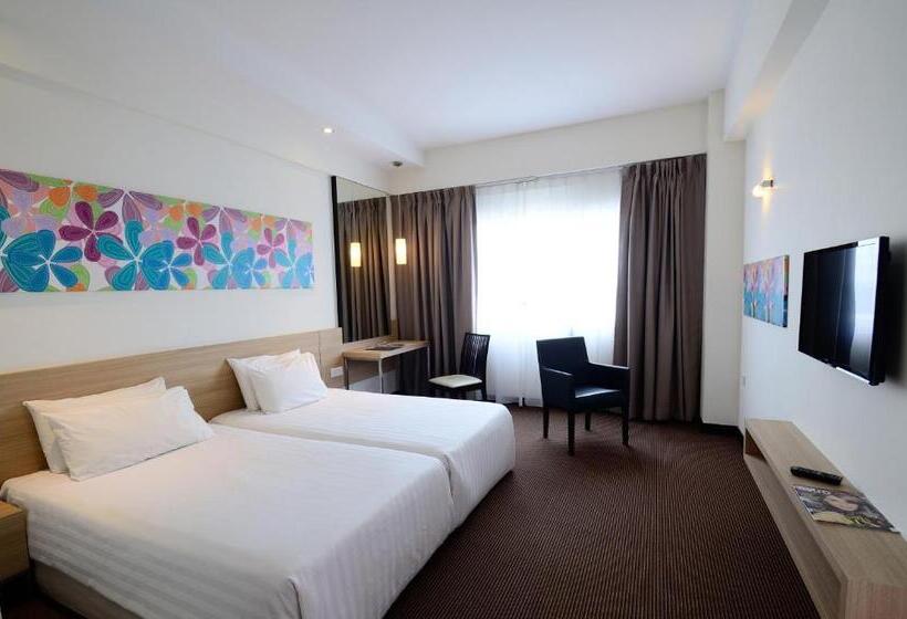 Deluxe Room, Starcity