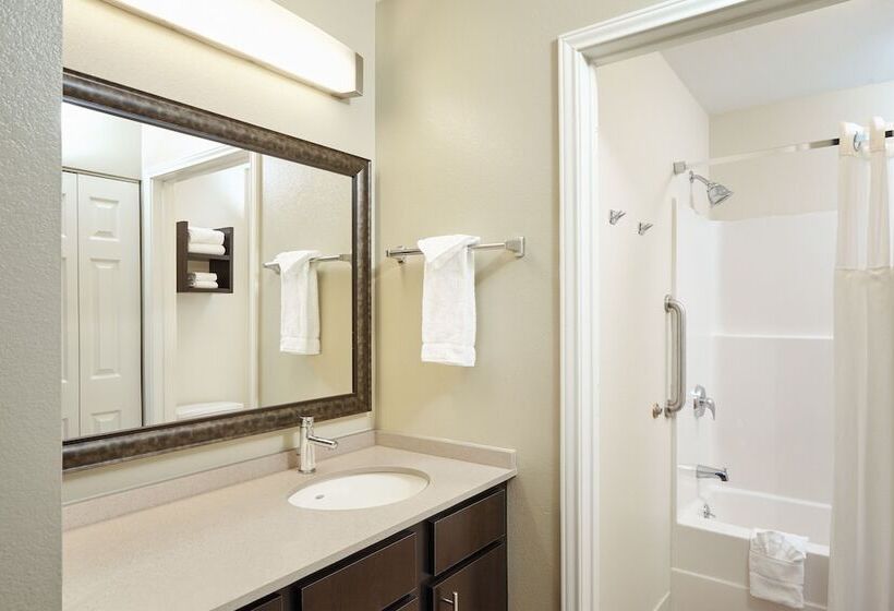 Suite, Staybridge Suites Davenport