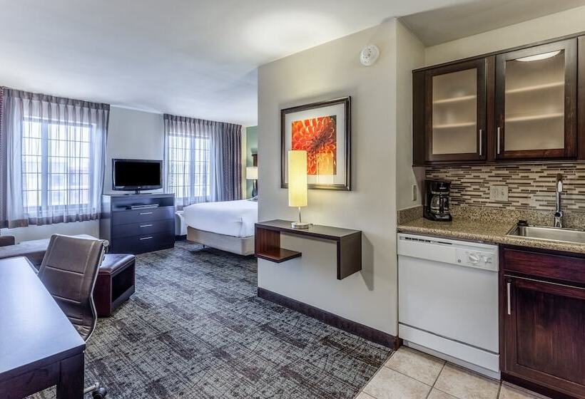 Suite, Staybridge Suites Davenport