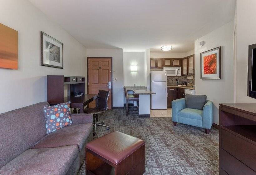 Suite, Staybridge Suites Davenport