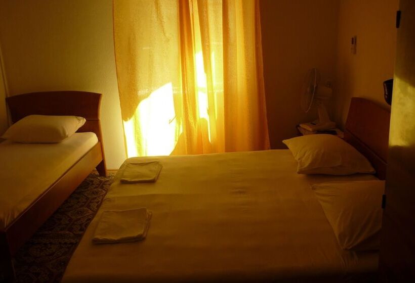 اتاق استاندارد سه نفره, Accommodation Old Town Vitaic