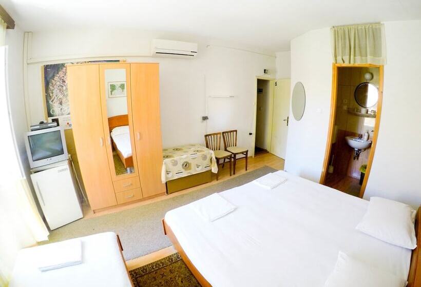 اتاق استاندارد سه نفره, Accommodation Old Town Vitaic