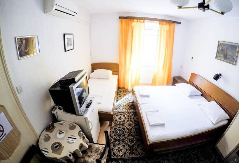 اتاق استاندارد سه نفره, Accommodation Old Town Vitaic