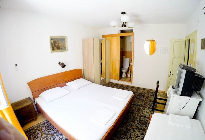 اتاق استاندارد سه نفره, Accommodation Old Town Vitaic
