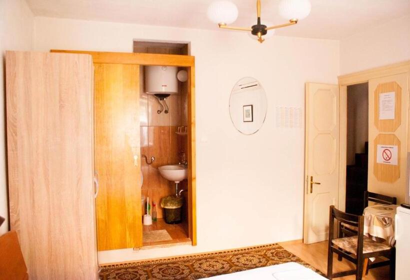 اتاق استاندارد سه نفره, Accommodation Old Town Vitaic