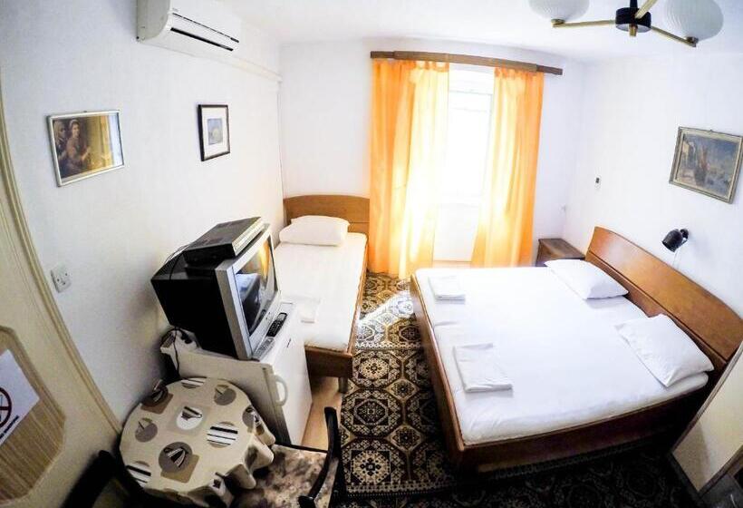 اتاق استاندارد سه نفره, Accommodation Old Town Vitaic