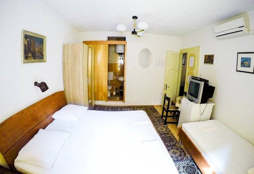 اتاق استاندارد سه نفره, Accommodation Old Town Vitaic
