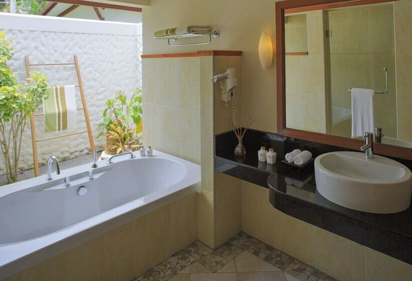 بانگلوی لوکس, Kurumba Maldives