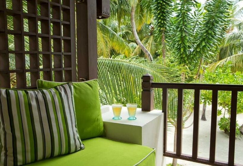 اتاق سوپریور سه تخته, Kurumba Maldives
