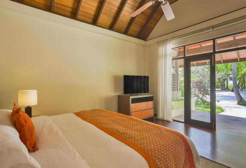 اتاق استاندارد چهار تخته, Kurumba Maldives