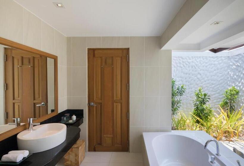 اتاق استاندارد چهار تخته, Kurumba Maldives