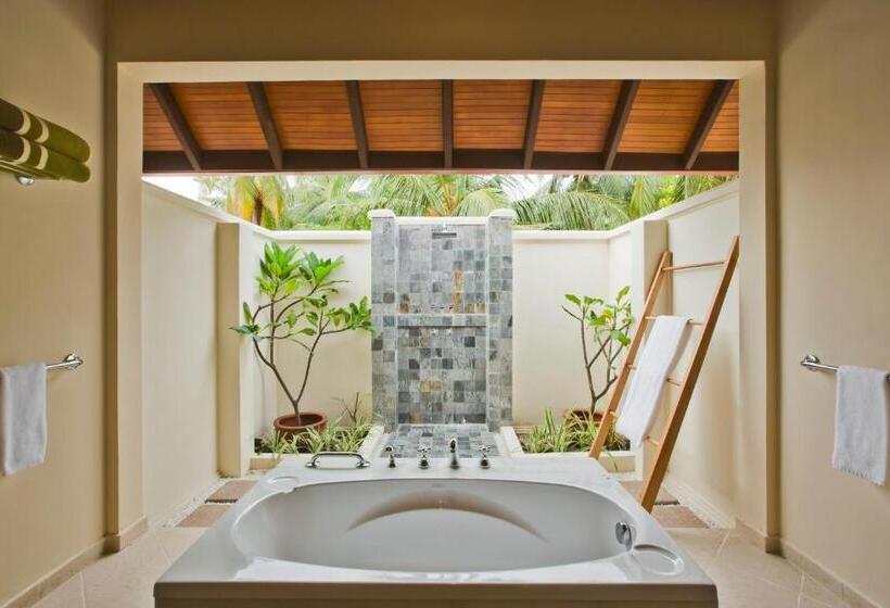اتاق سوپریور سه تخته, Kurumba Maldives
