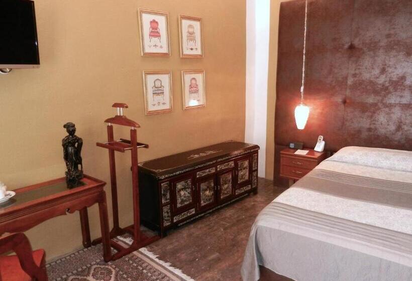 سوییت جونیور, La Casa Del Atrio