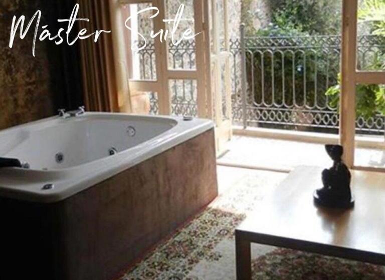 سوییت سوپریور, La Casa Del Atrio