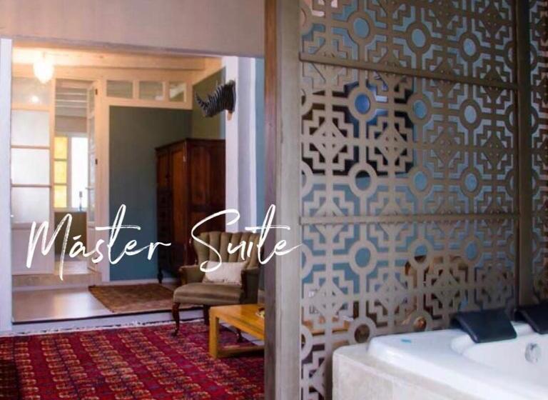 سوییت سوپریور, La Casa Del Atrio