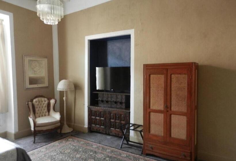 سوییت اجرایی, La Casa Del Atrio
