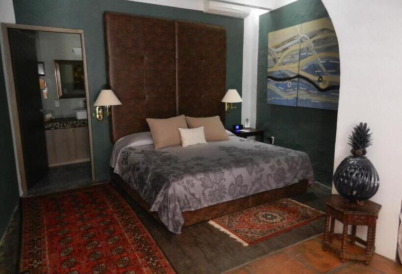 سوییت جونیور, La Casa Del Atrio