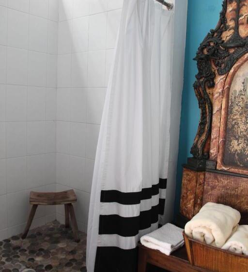 سوییت جونیور, La Casa Del Atrio
