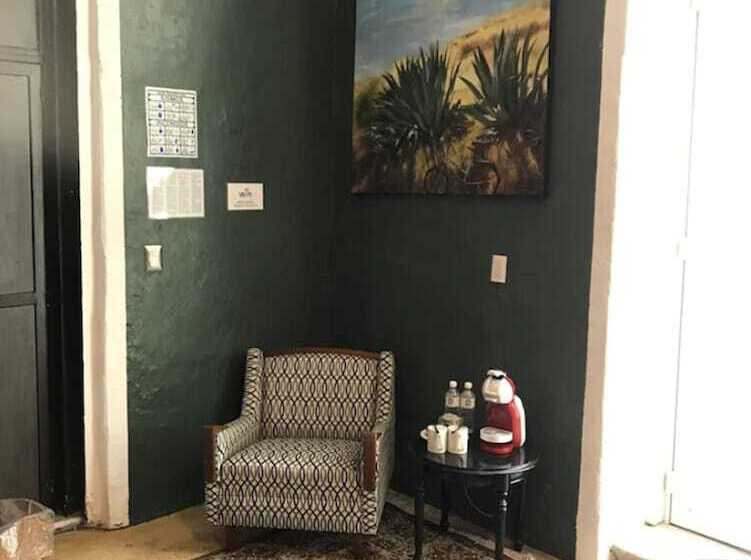 سوییت جونیور, La Casa Del Atrio