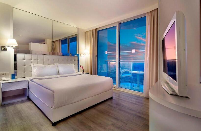 اتاق استاندارد سه نفره, Le Bleu Hotel & Resort Kusadasi