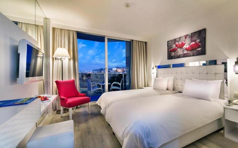 اتاق استاندارد سه نفره, Le Bleu Hotel & Resort Kusadasi