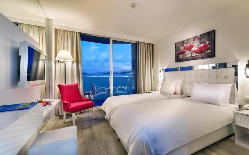 Standard Triple Room Sea View, Le Bleu  & Resort Kusadasi  Ultra All Inclusive