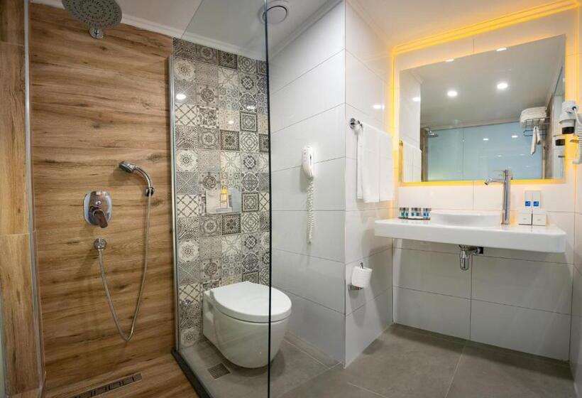 اتاق استاندارد با چشم‌انداز, Le Bleu Hotel & Resort Kusadasi