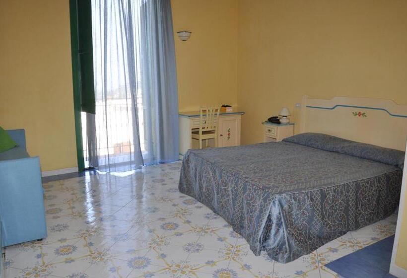 Standard Triple Room, Savoia