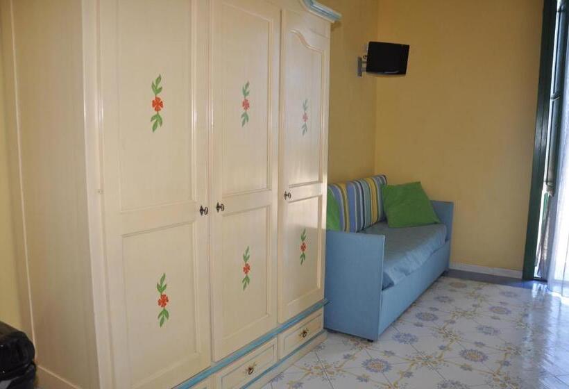 Standard Triple Room, Savoia