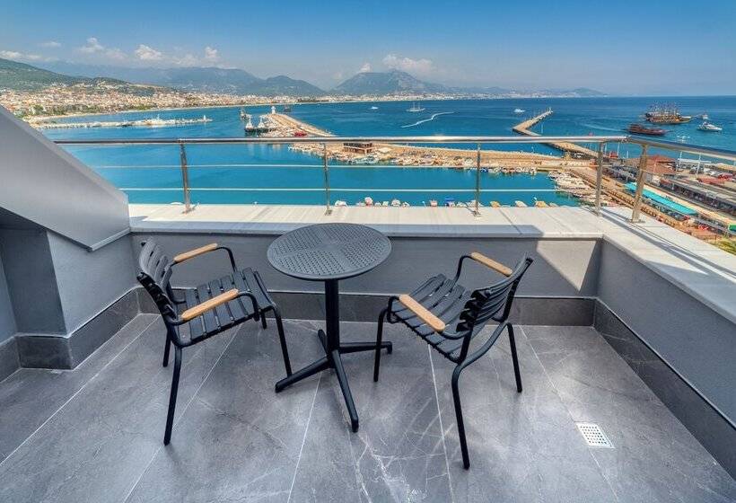 اتاق لوکس با چشم‌انداز دریا, Numa Port