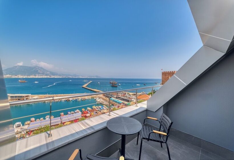 اتاق لوکس با چشم‌انداز دریا, Numa Port
