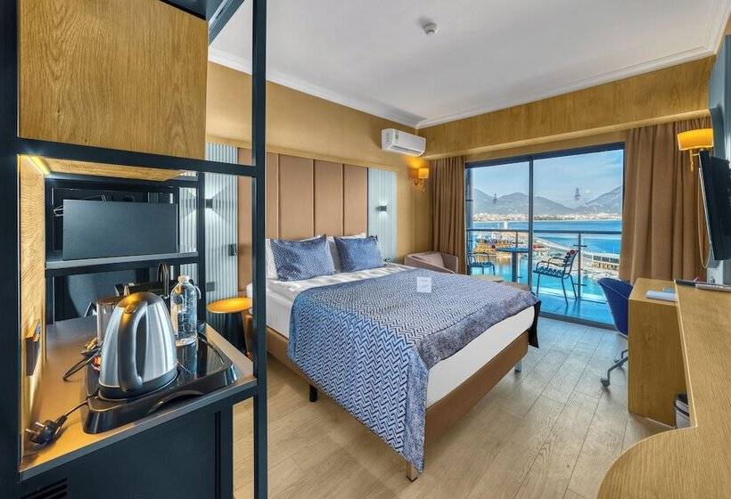 اتاق لوکس با چشم‌انداز دریا, Numa Port