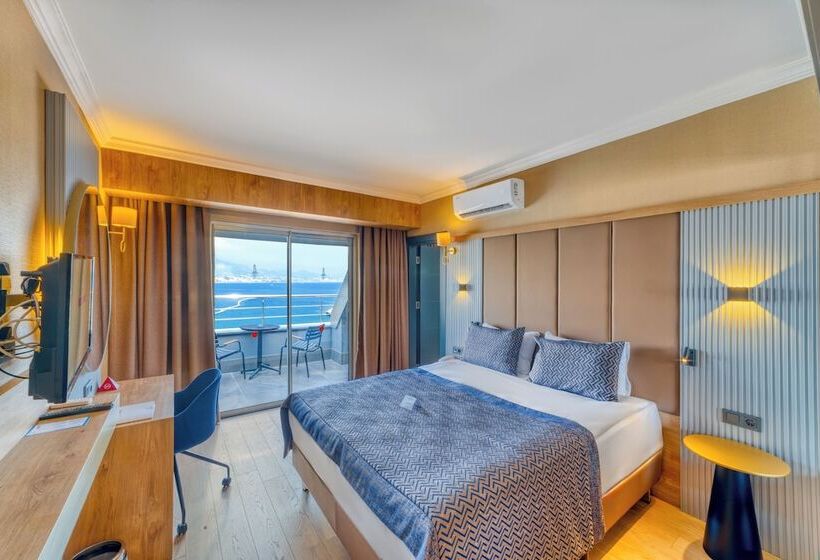 اتاق لوکس با چشم‌انداز دریا, Numa Port