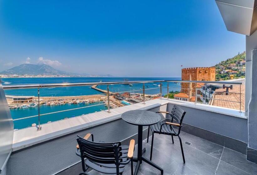 سوییت با چشم‌انداز دریا, Numa Port