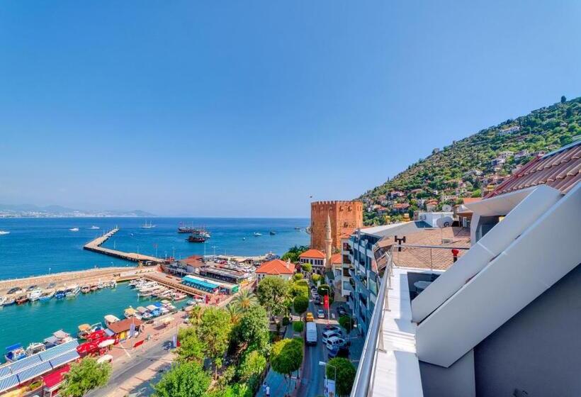 سوییت با چشم‌انداز دریا, Numa Port