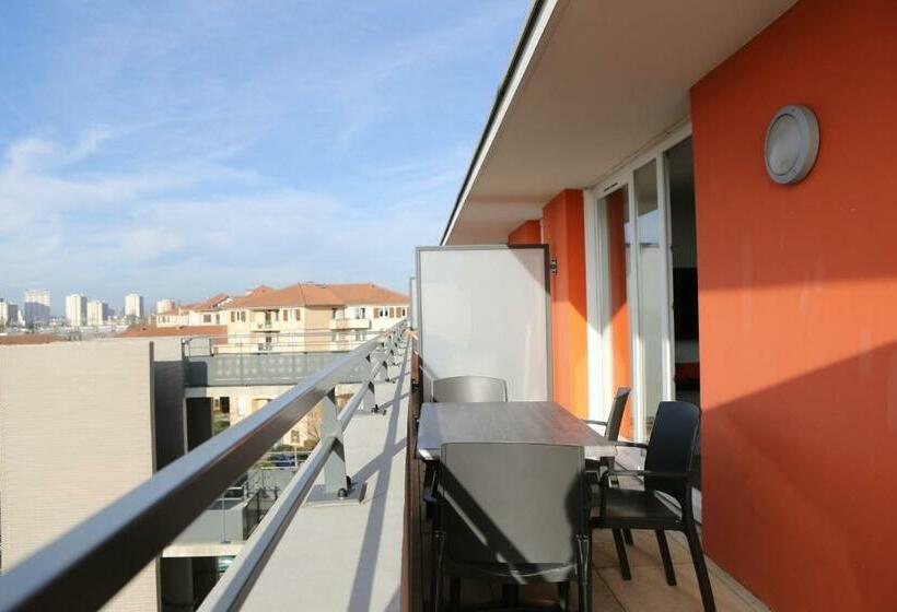 Standard Studio with Balcony, Adonis Paris Sud